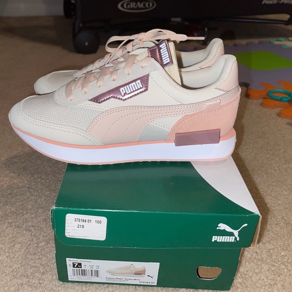 Puma Shoes - Puma Future Rider sz 7.5 W!
